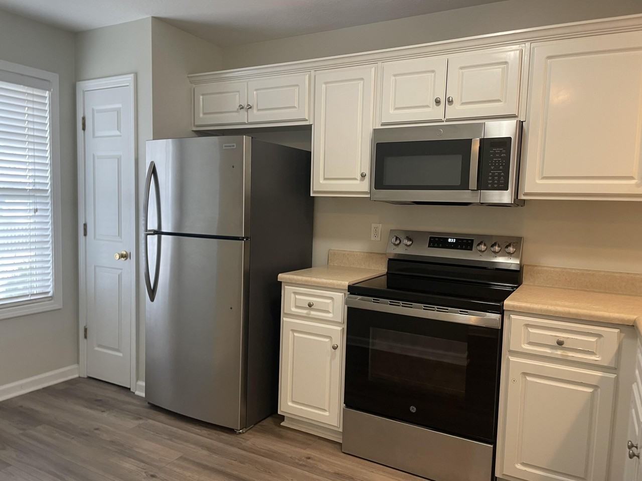 2119 Whitney South Dr - Photo 6 of 20