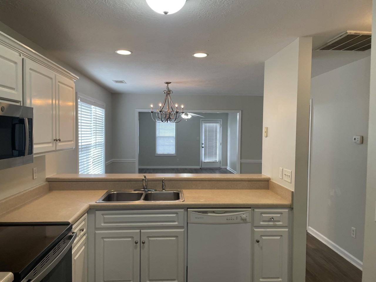 2119 Whitney South Dr - Photo 7 of 20