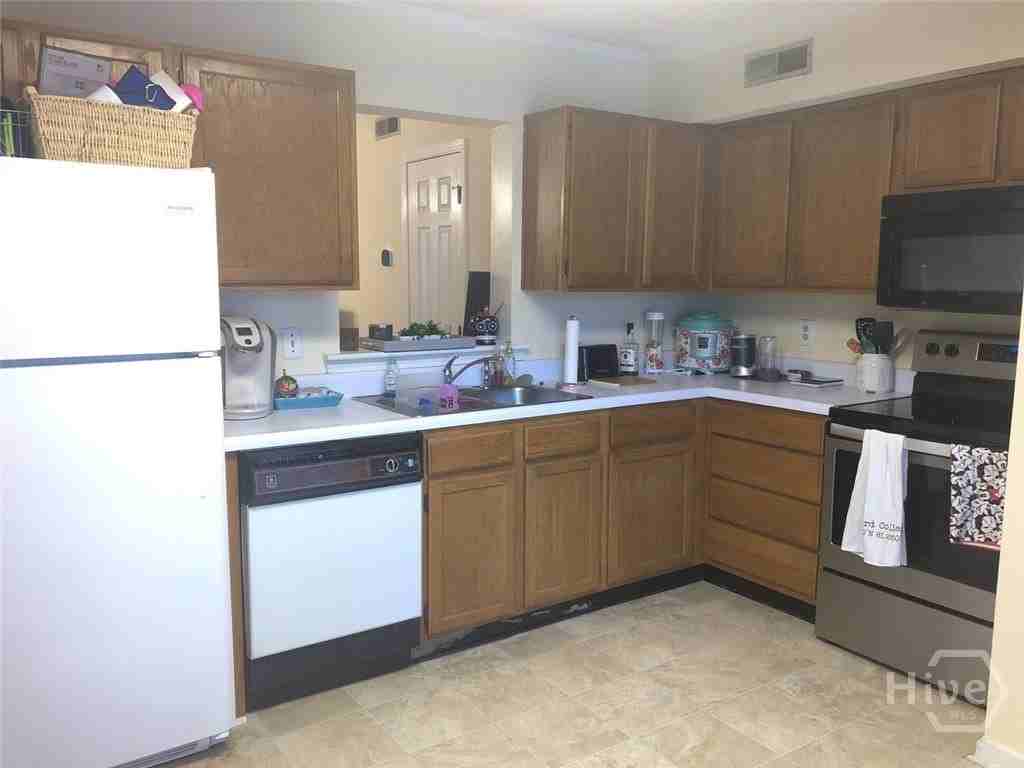 188 Williams St #16 - Photo 4 of 9