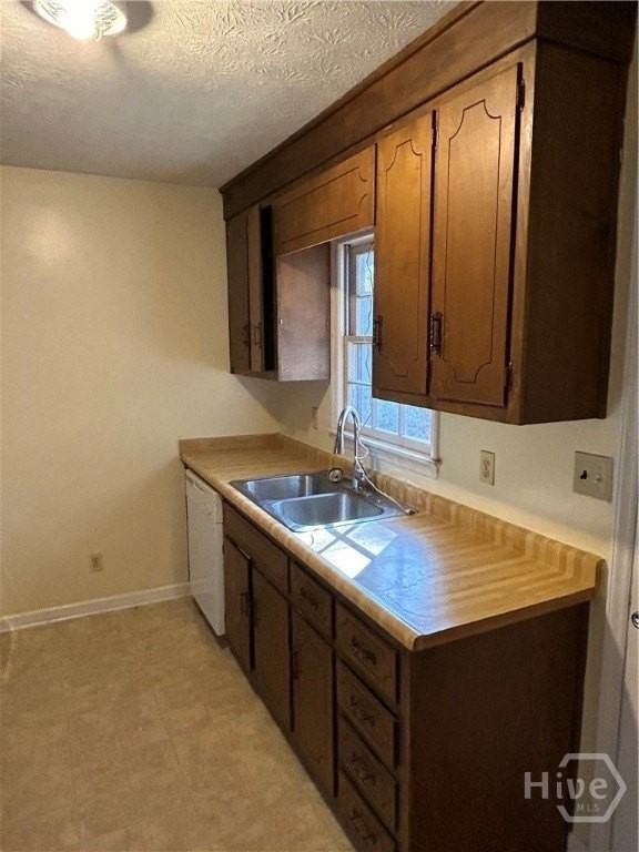 627 Epps Bridge Pkwy - Photo 5 of 15