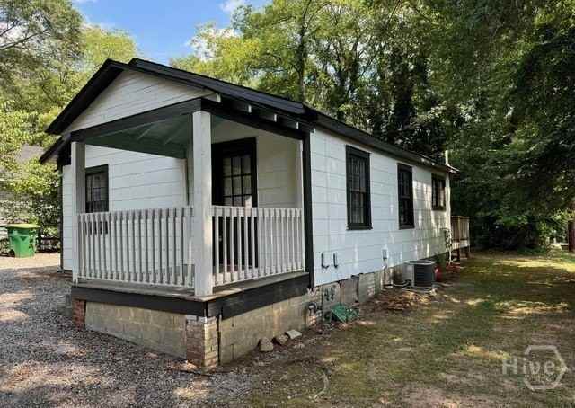 1983 S Lumpkin St - Photo 3 of 10