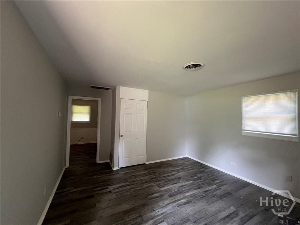 129 Pineview Dr - Photo 4 of 8