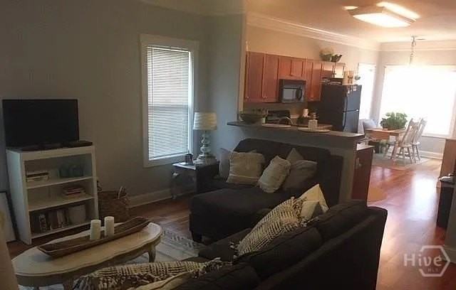 2070 Lakeside Dr - Photo 2 of 12