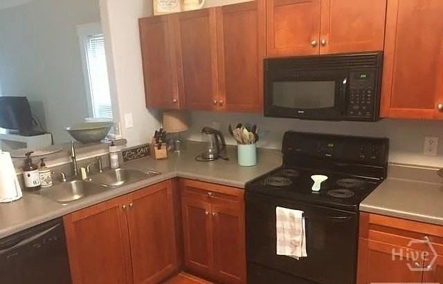 2070 Lakeside Dr - Photo 3 of 12