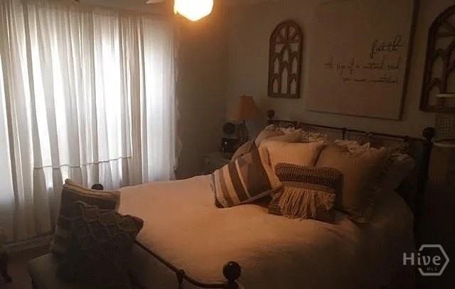 2070 Lakeside Dr - Photo 6 of 12