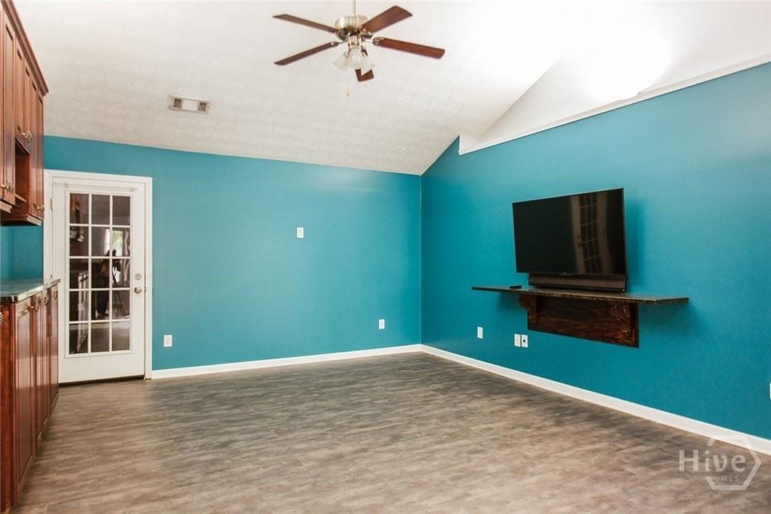 137 Bristol Woods Dr - Photo 4 of 33