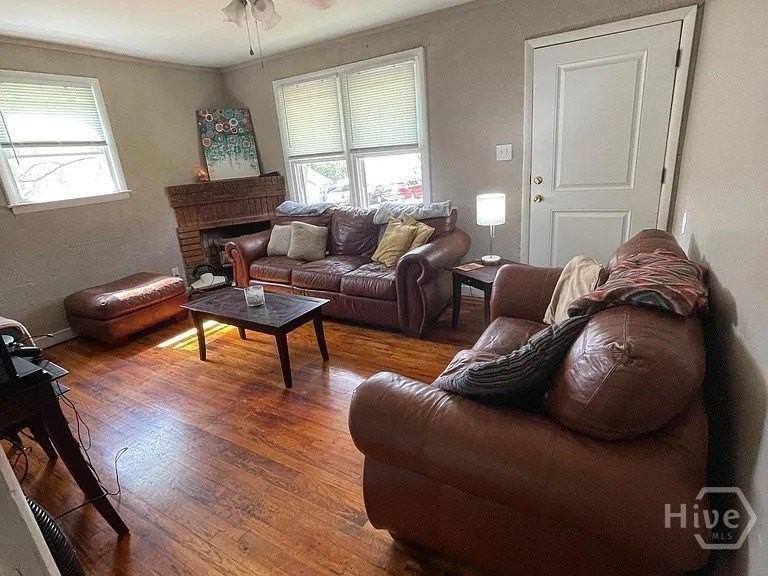 290 Baker St - Photo 2 of 7