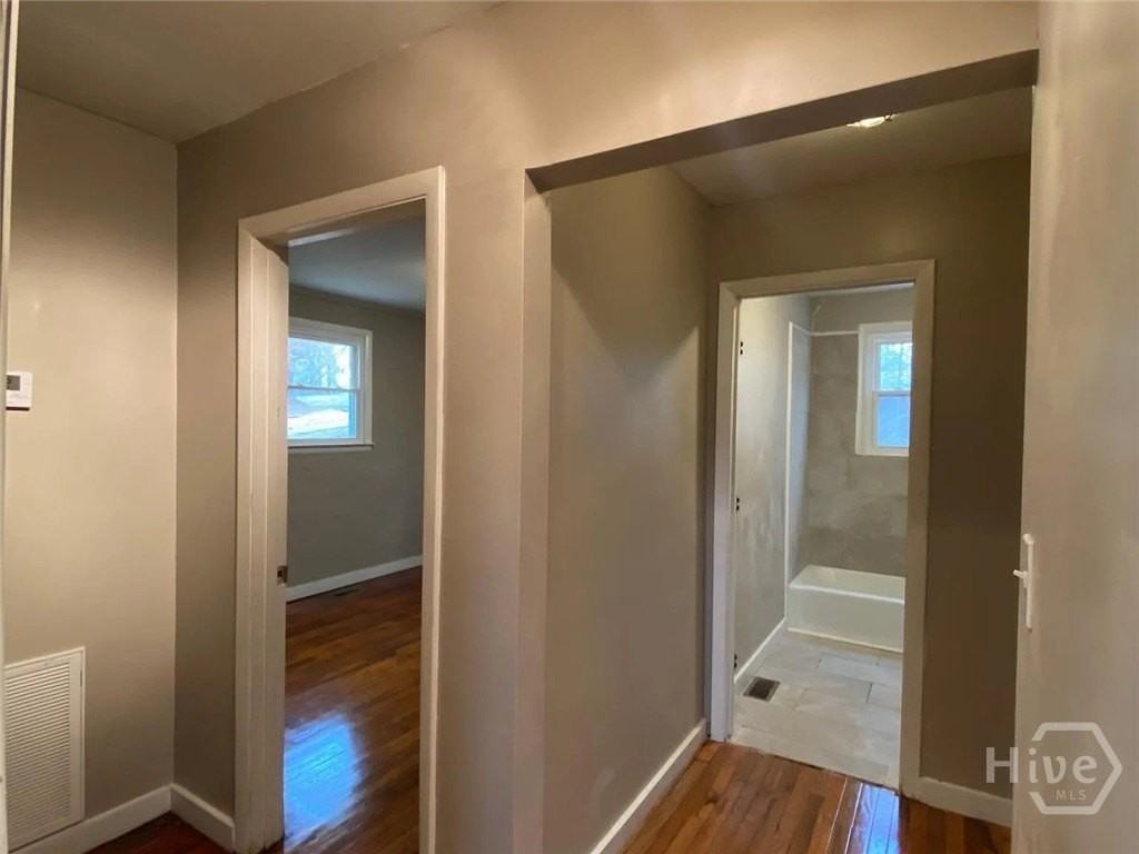 290 Baker St - Photo 5 of 7