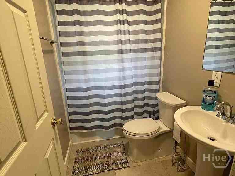 290 Baker St - Photo 6 of 7