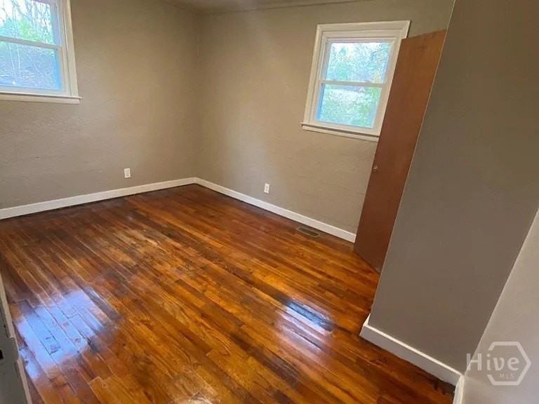 290 Baker St - Photo 7 of 7