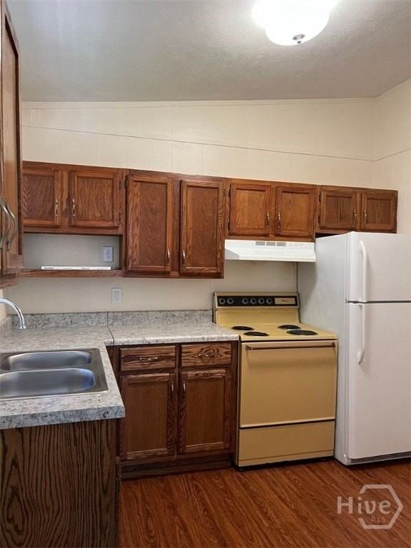 172 Hart Ave - Photo 6 of 16