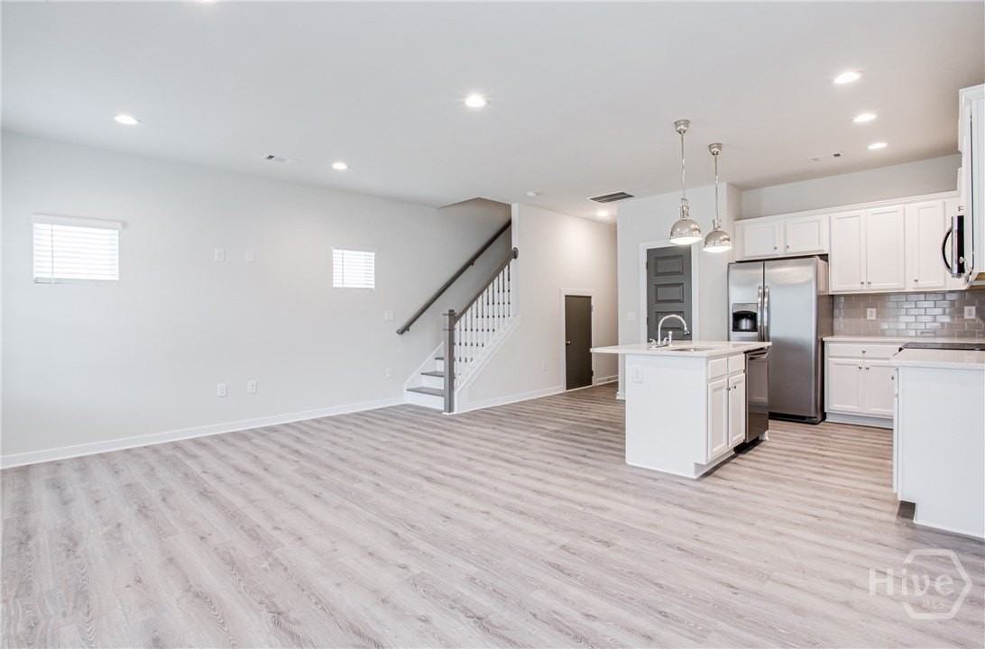 715 W Vincent Dr - Photo 7 of 41