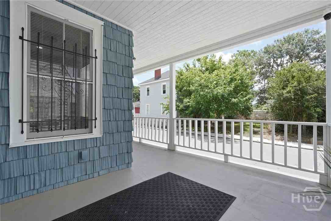 306 W 42nd St - Photo 3 of 39