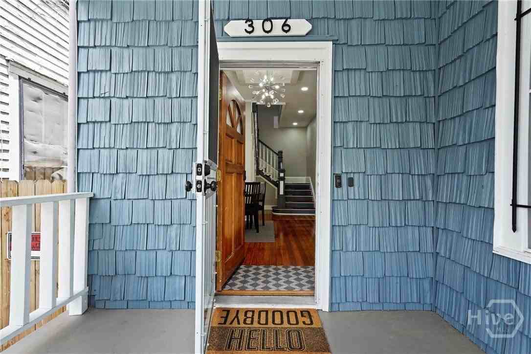 306 W 42nd St - Photo 4 of 39