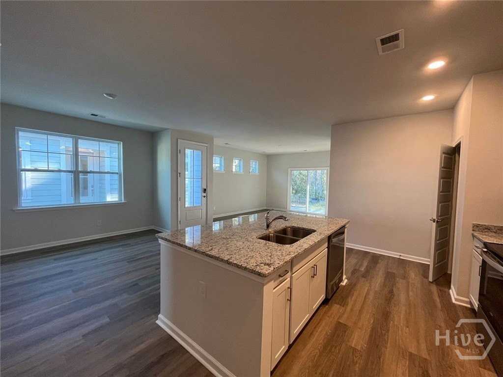 149 Holloway Hl - Photo 3 of 24