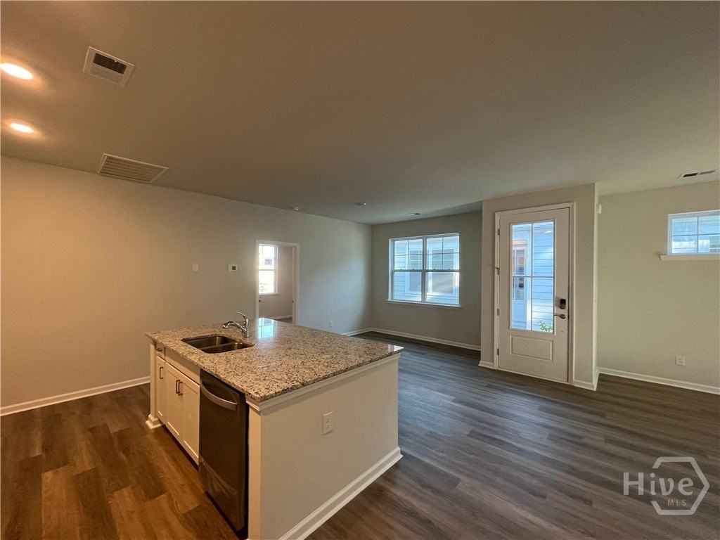 149 Holloway Hl - Photo 4 of 24