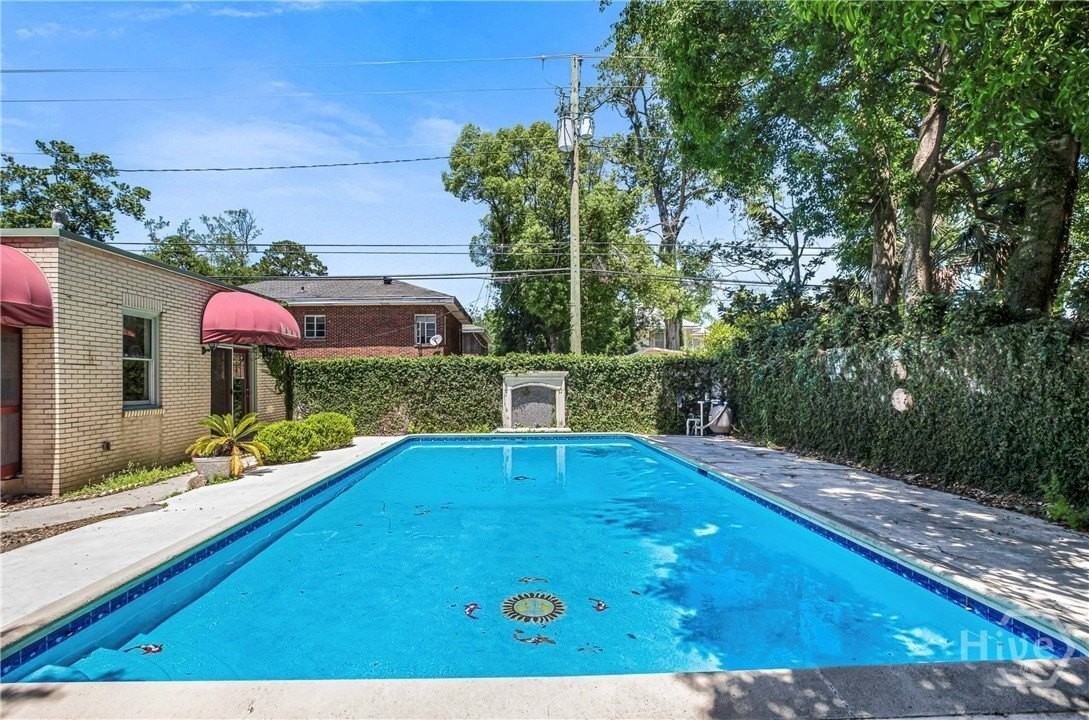 624 E Victory Dr - Photo 2 of 37