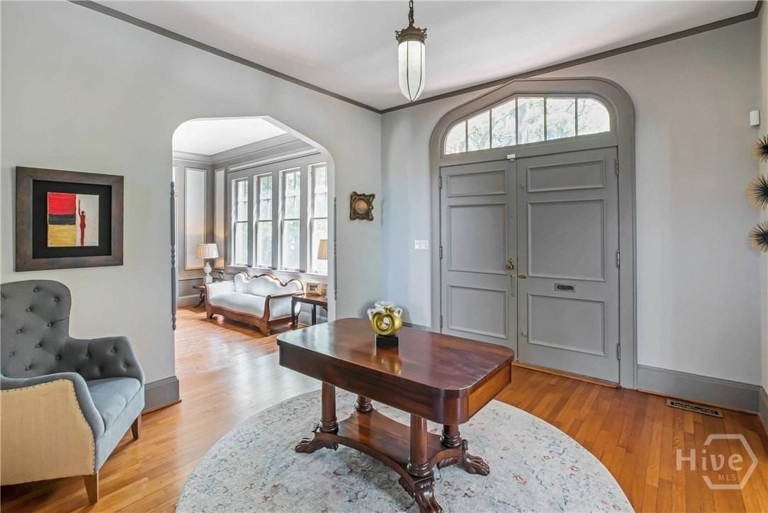 624 E Victory Dr - Photo 4 of 37