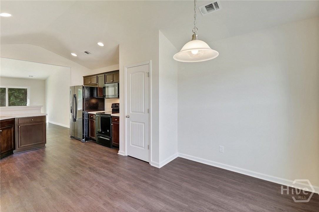 205 Willis Way - Photo 3 of 28