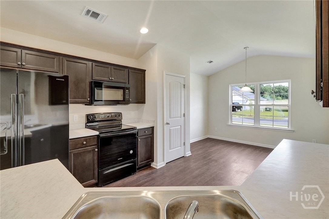 213 Willis Way - Photo 3 of 23