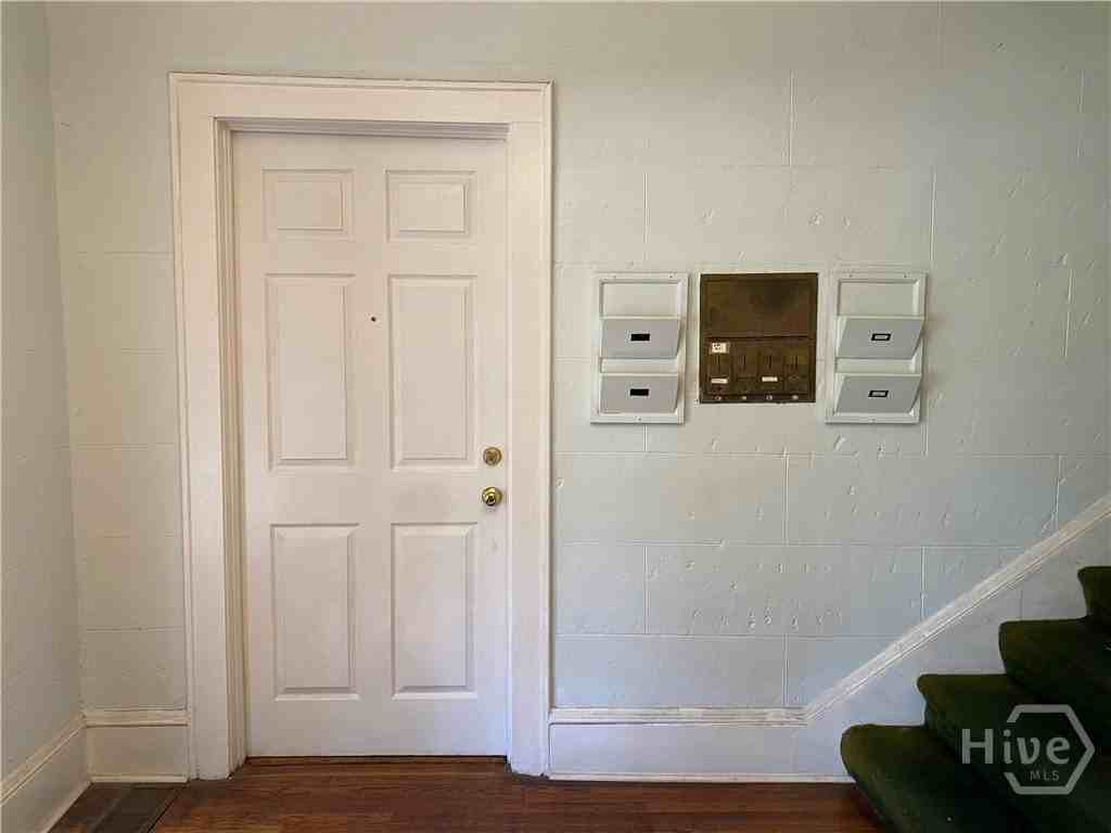 1240 E Victory Dr Apt 1 #1 - Photo 3 of 28