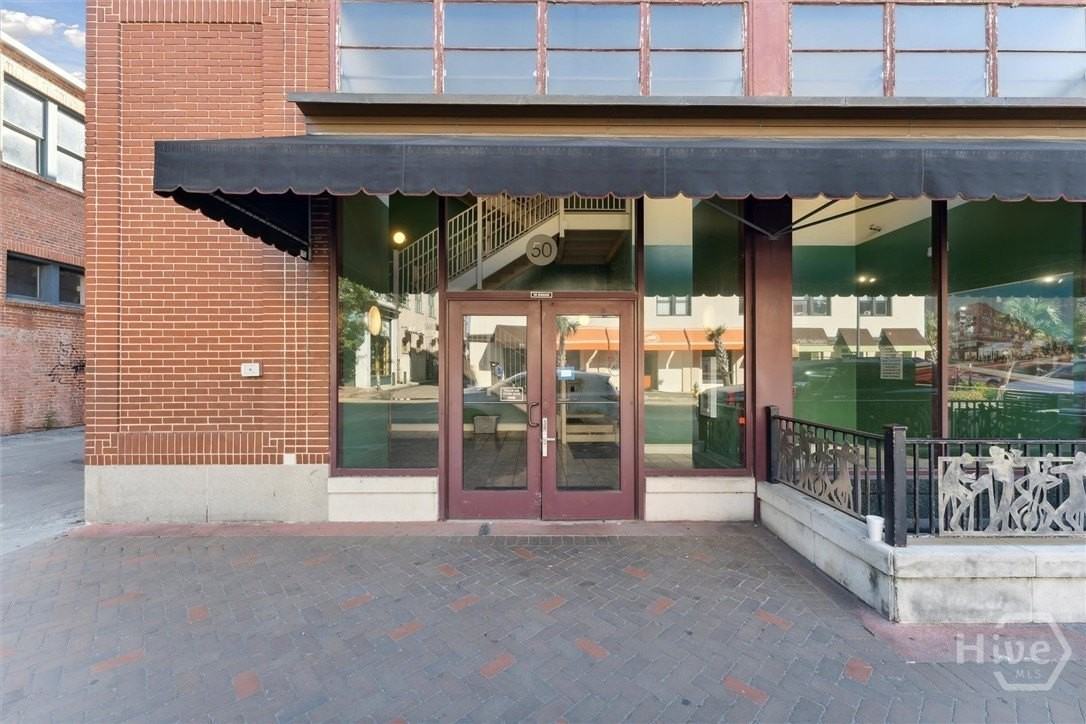 122 W Broughton St Unit 201 #201 - Photo 4 of 27