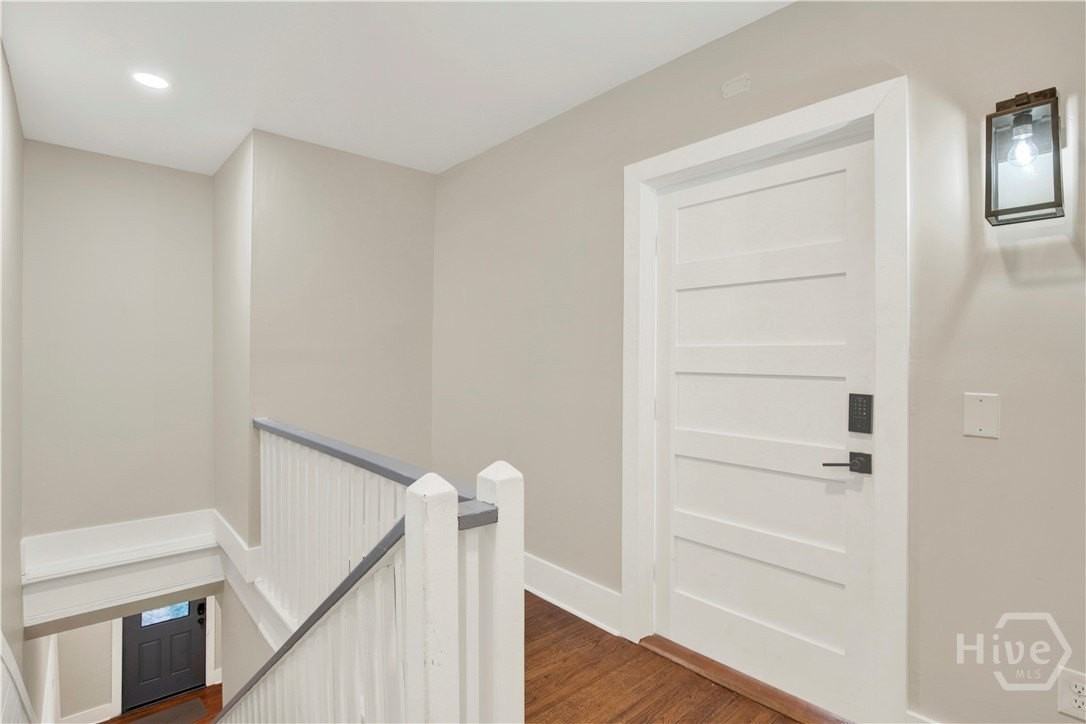 221 W Duffy St - Photo 7 of 30