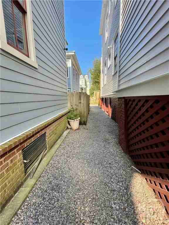 110 E Duffy Street unit: Carriage House - Photo 3 of 11