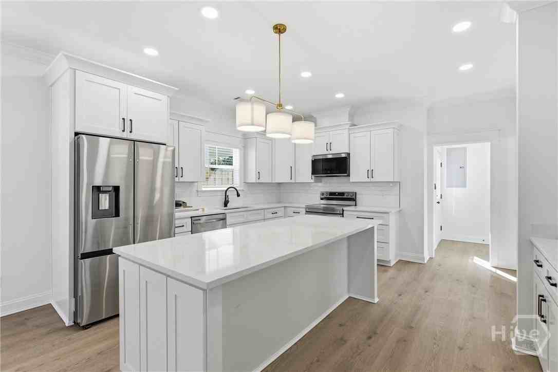 1201 E 34th St - Photo 3 of 15