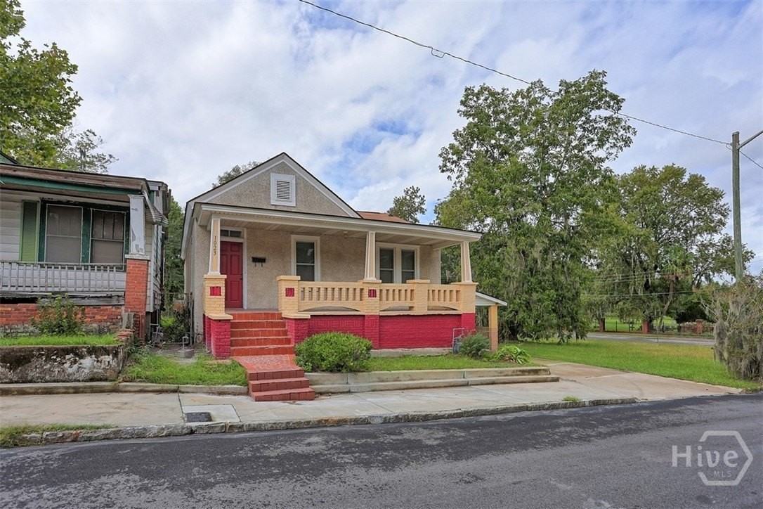 1023 W 37th St - Photo 6 of 45