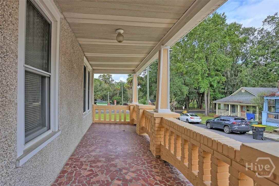 1023 W 37th St - Photo 7 of 45