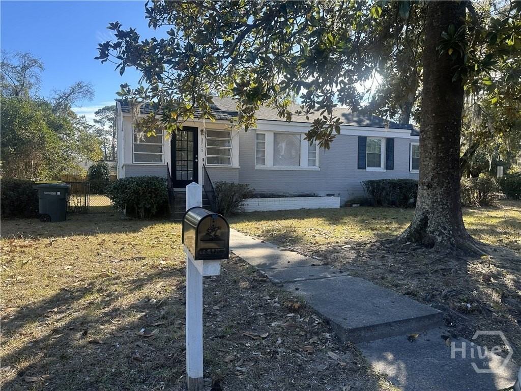 3715 Skidaway Rd - Photo 2 of 18