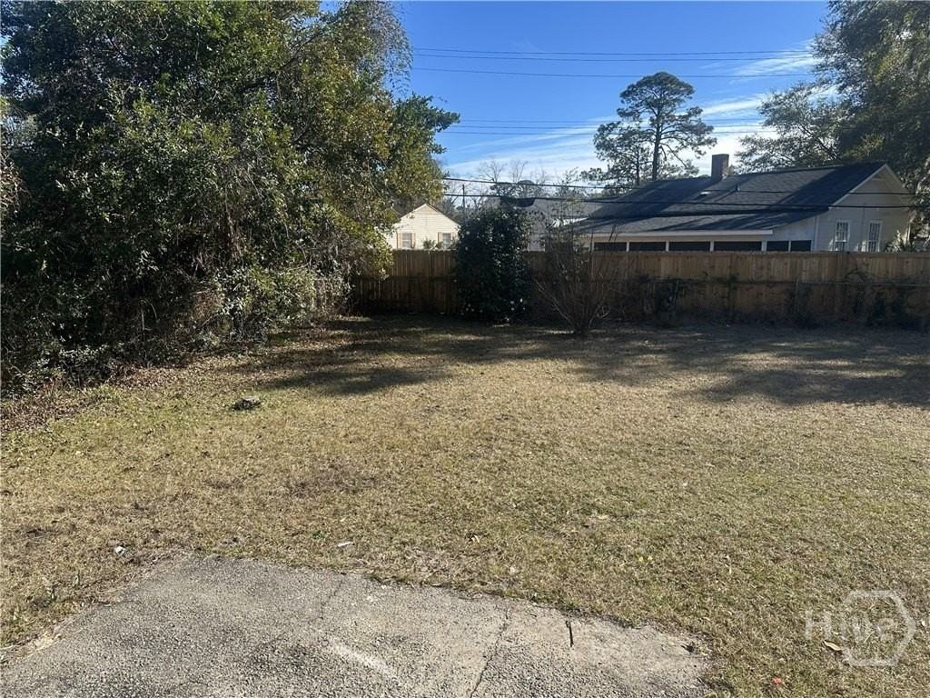 3715 Skidaway Rd - Photo 3 of 18