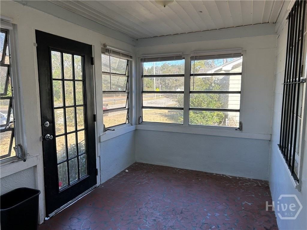 3715 Skidaway Rd - Photo 5 of 18