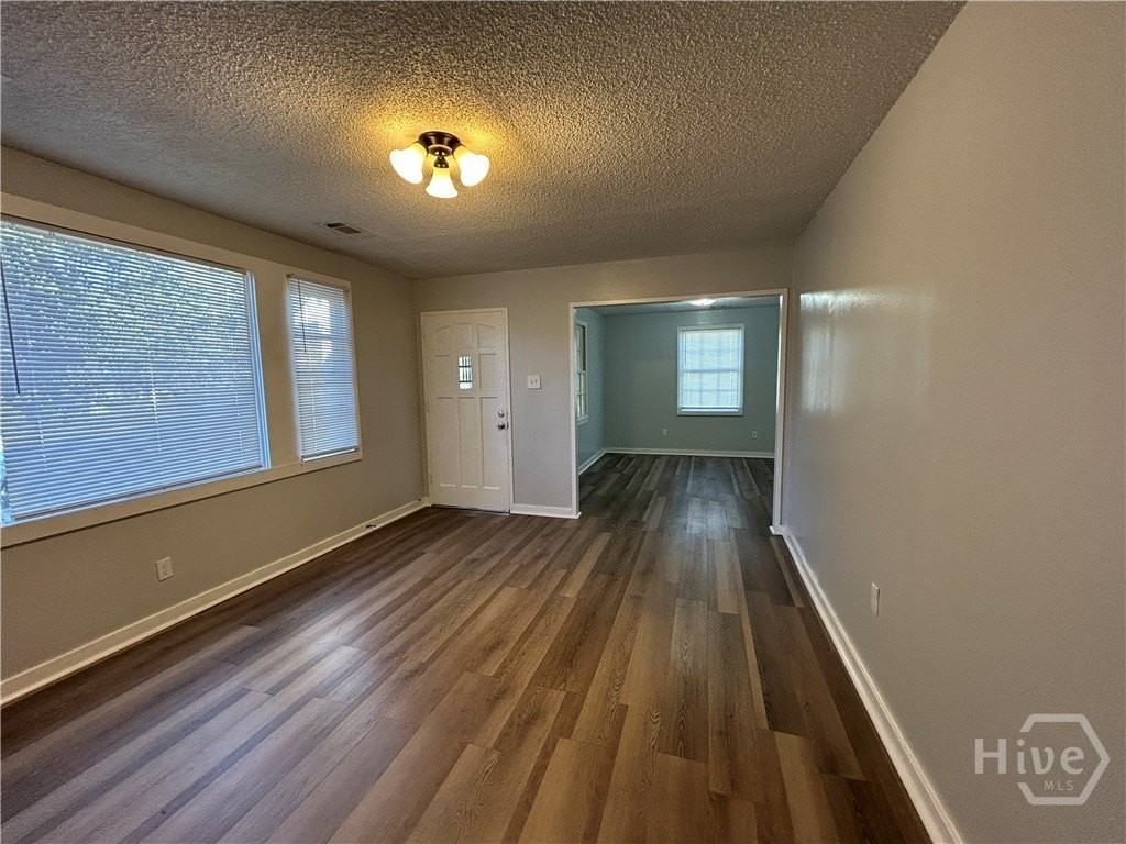 3715 Skidaway Rd - Photo 6 of 18