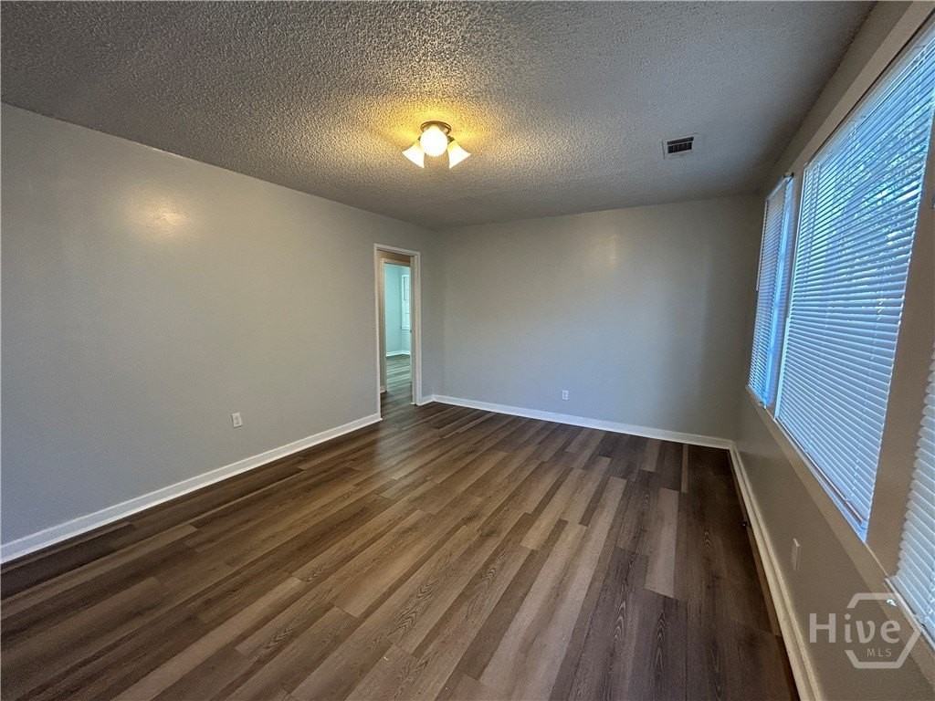 3715 Skidaway Rd - Photo 7 of 18