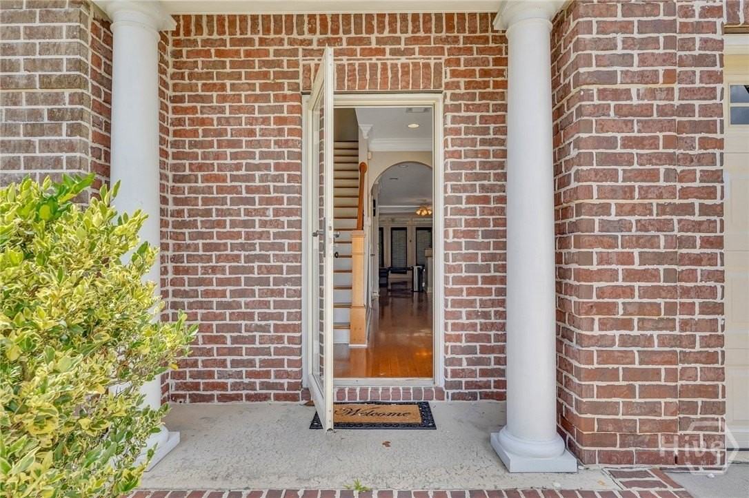 124 Ventura Pl - Photo 2 of 35