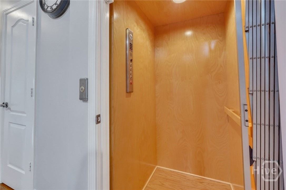 124 Ventura Pl - Photo 4 of 35