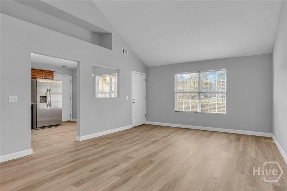 525 Rushing St - Photo 5 of 37