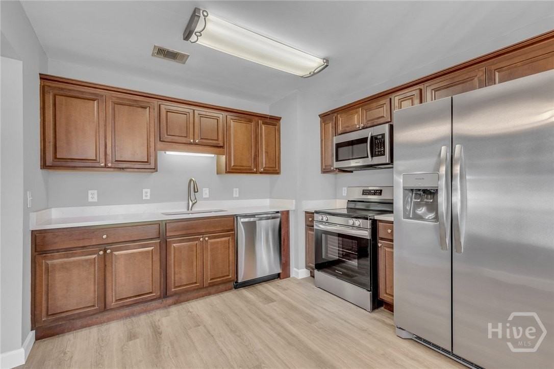 525 Rushing St - Photo 7 of 37