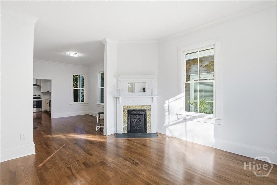 518 E 33rd St - Photo 3 of 25