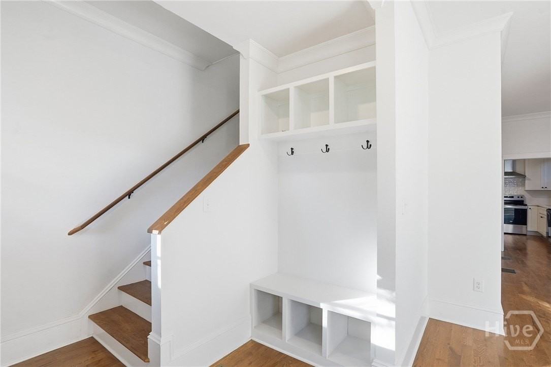 518 E 33rd St - Photo 5 of 25