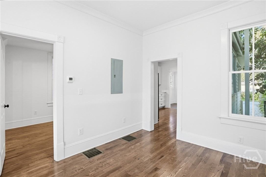 518 E 33rd St - Photo 7 of 25