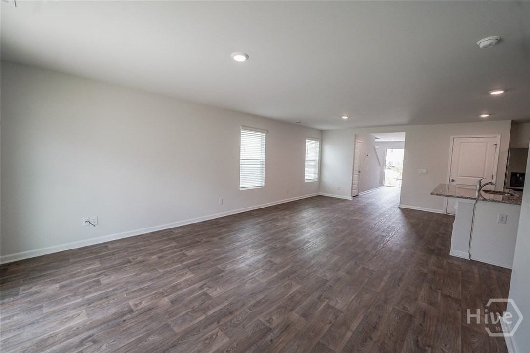 412 Coconut Dr - Photo 4 of 37