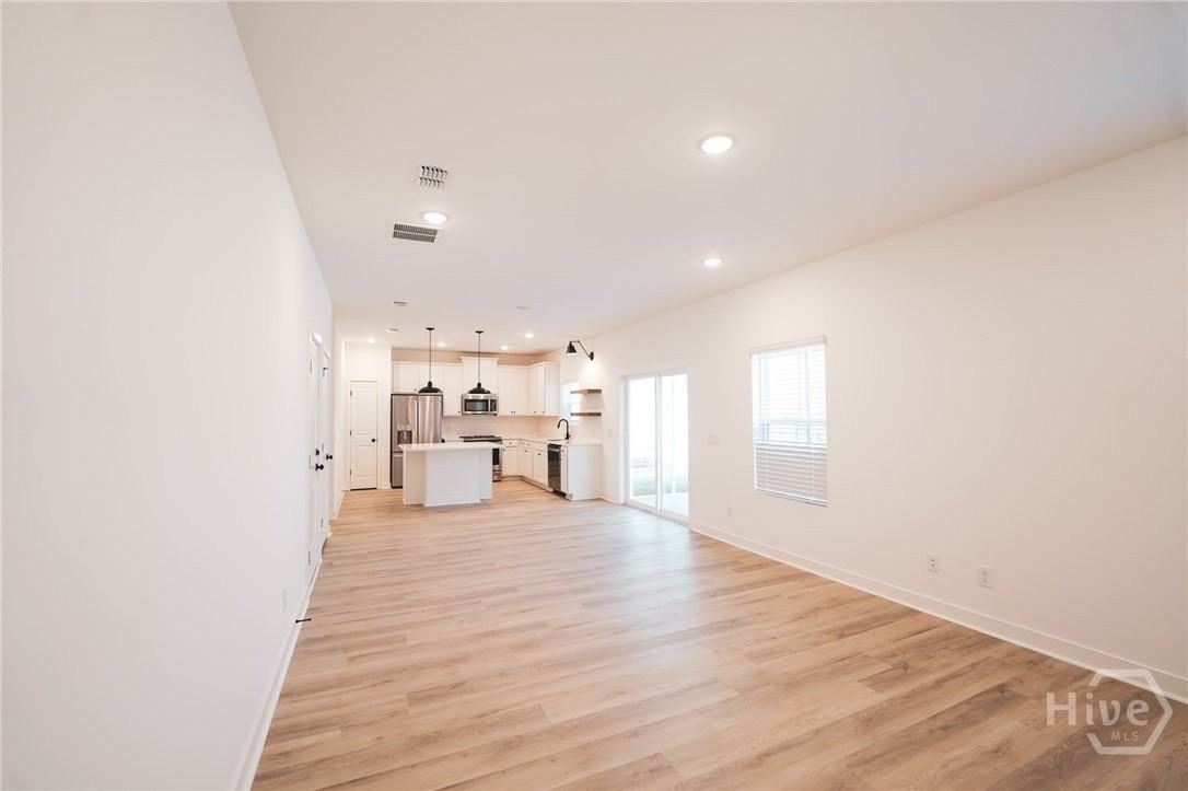 108 Kingswood Cir - Photo 3 of 38