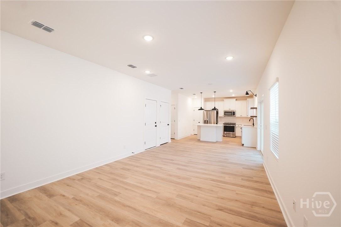 108 Kingswood Cir - Photo 4 of 38