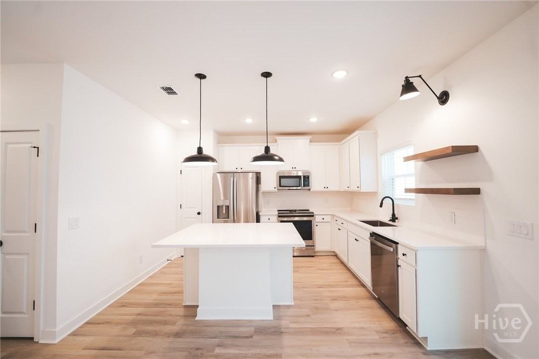 108 Kingswood Cir - Photo 5 of 38