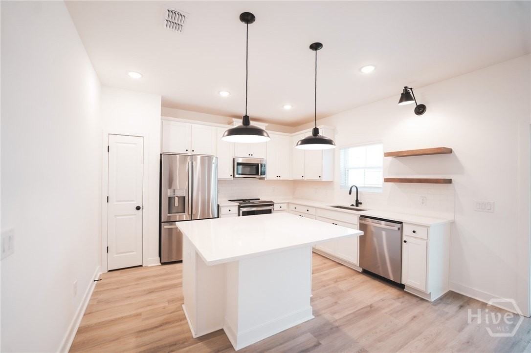 108 Kingswood Cir - Photo 7 of 38