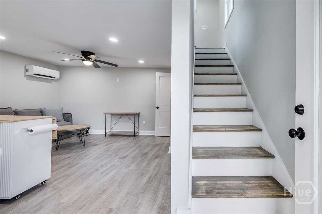 318 E 45th Street unit: Studio/Loft #LOFT - Photo 4 of 20