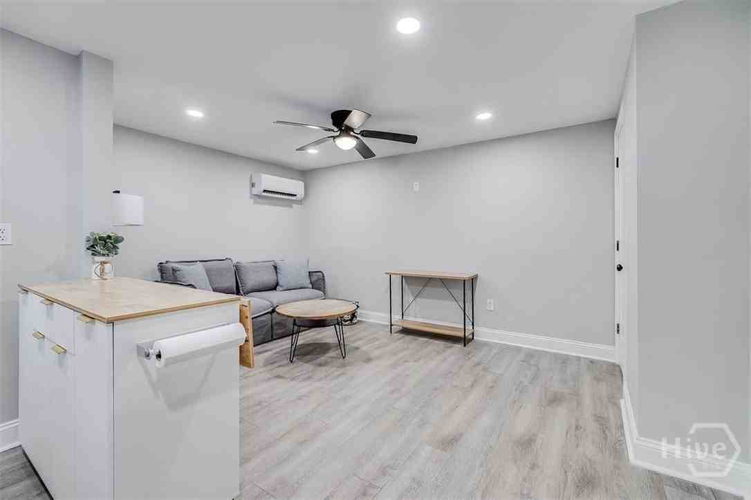 318 E 45th Street unit: Studio/Loft #LOFT - Photo 7 of 20